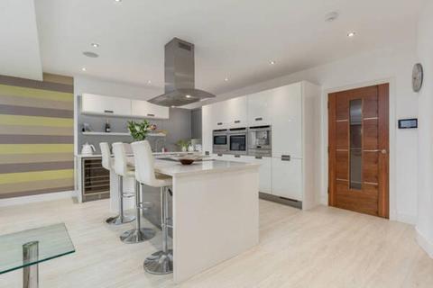 46f Cammo Road, Edinburgh, EH4 8AP