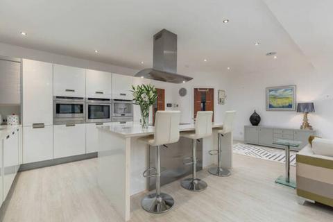 46f Cammo Road, Edinburgh, EH4 8AP