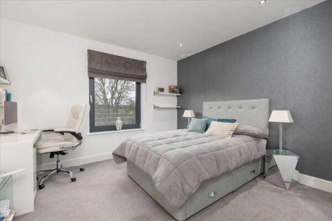 46f Cammo Road, Edinburgh, EH4 8AP