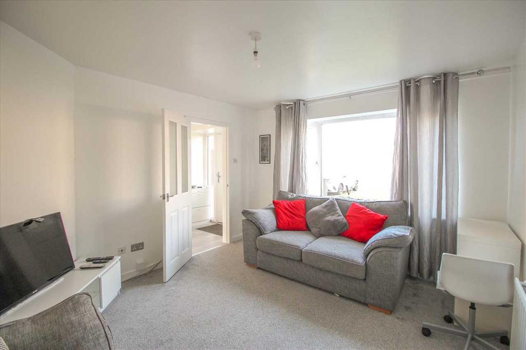 Deeble Road, Kettering 3 bed semidetached house £1,000 pcm (£231 pw)