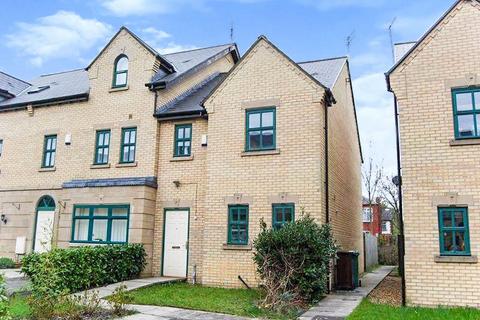 2 bedroom end of terrace house to rent, Schuster Road, Victoria Park, M14