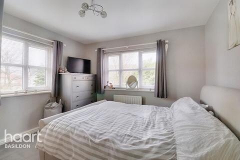 54 Bramble Tye, Laindon, Basildon, SS15 5GS