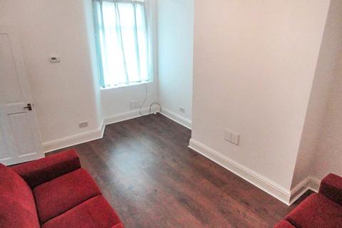 3 bedroom terraced house to rent, Whitby Road, Fallowfield, M14