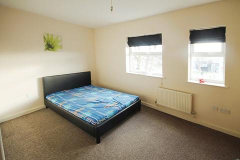 2 bedroom apartment to rent, Montvale Gardens