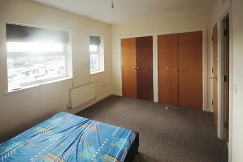 2 bedroom apartment to rent, Montvale Gardens