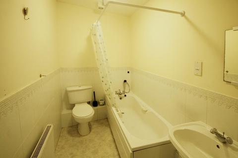 2 bedroom apartment to rent, Montvale Gardens