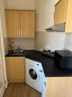 Studio to rent, Abbey Road, Park Royal