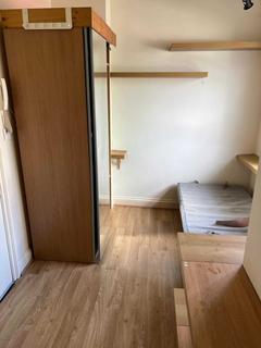 Studio to rent, Abbey Road, Park Royal