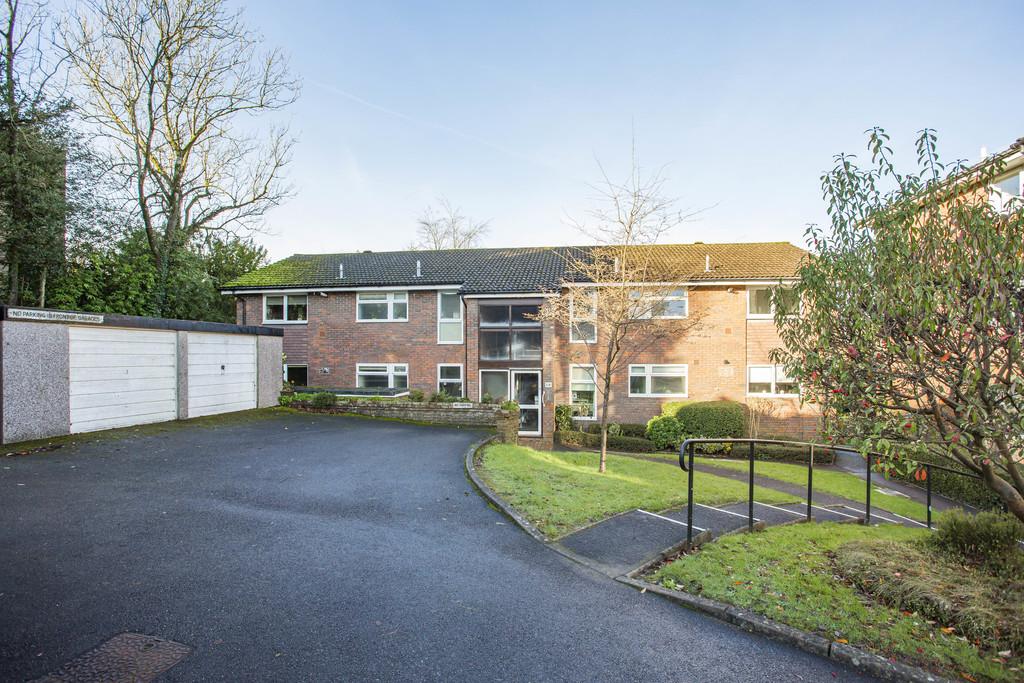Beacon Road, Crowborough 2 bed apartment for sale £310,000