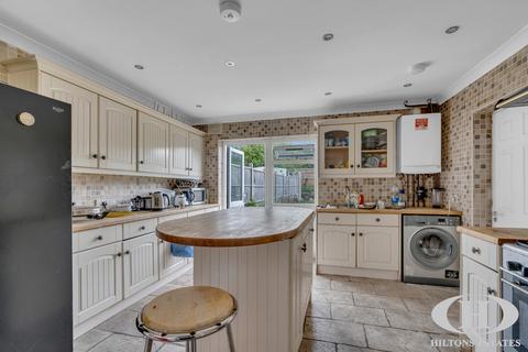 6 bedroom semi-detached house for sale, Harrow Road, Feltham