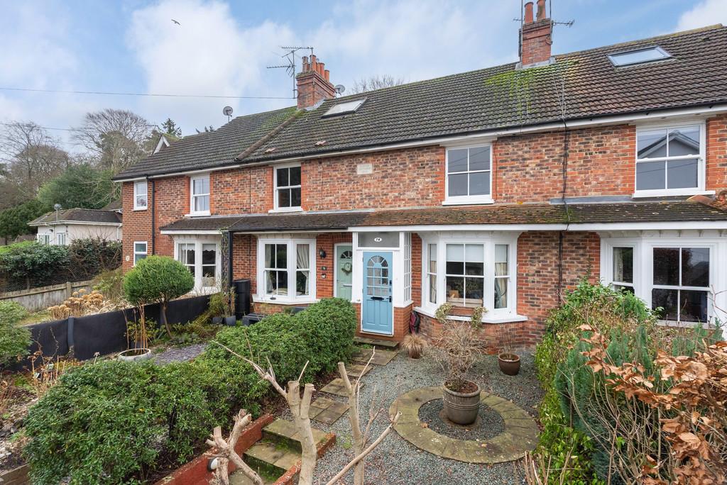 Furlong Road, Westcott 2 bed terraced house for sale £450,000