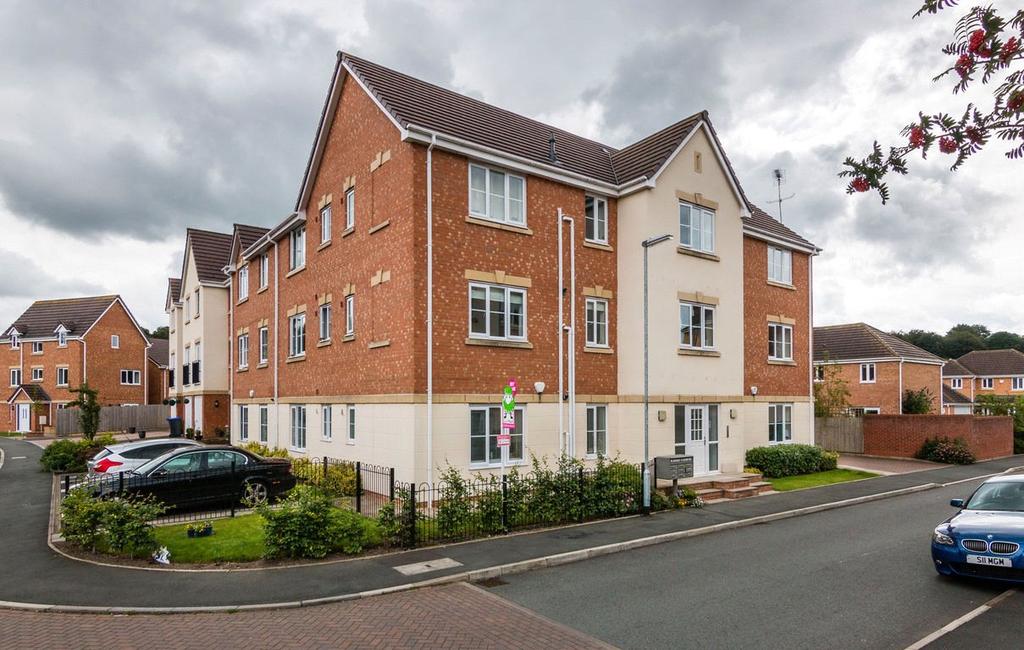 Wardle Gardens, Leek, Staffordshire... 2 bed apartment £575 pcm (£133 pw)