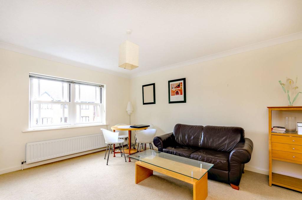 St Lukes Square, Guildford, GU1 1 bed flat £1,250 pcm (£288 pw)