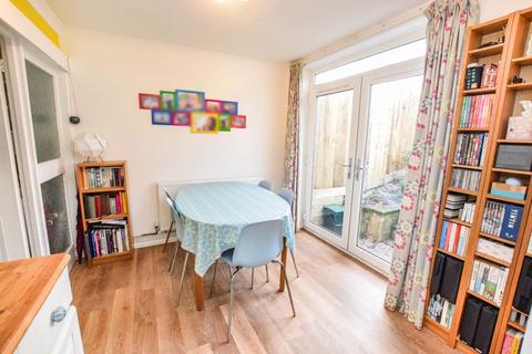 18 Bridespring Road, Exeter, EX4 7EY
