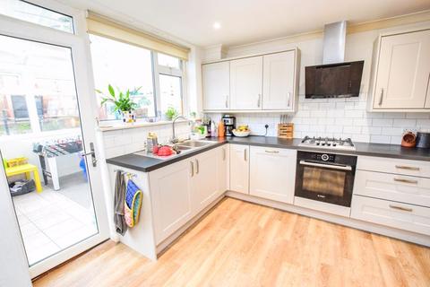 18 Bridespring Road, Exeter, EX4 7EY