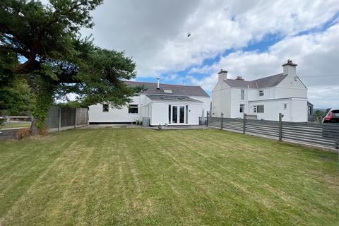 8 bedroom cottage for sale, Llanbedrgoch, Isle of Anglesey. House and two,  2 bed cottage/annexe