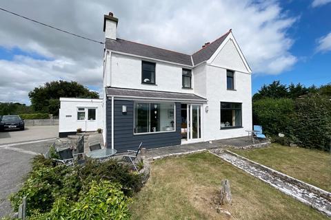 8 bedroom cottage for sale, Llanbedrgoch, Isle of Anglesey. House and two,  2 bed cottage/annexe