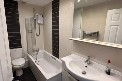 2 bedroom house to rent, Gardeners Court, Leeds