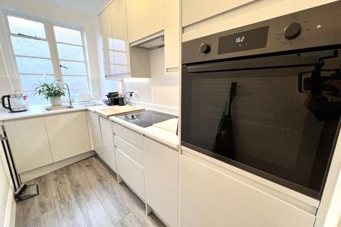 1 bedroom apartment to rent, Du Cane Court, Du Cane Court Balham High Road Balham SW17 7JU