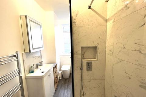 1 bedroom apartment to rent, Du Cane Court, Du Cane Court Balham High Road Balham SW17 7JU