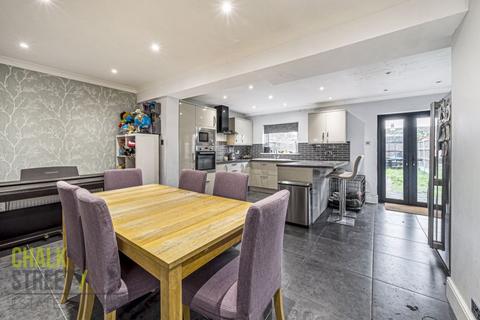 11 Beulah Road, Hornchurch, RM12 4YR