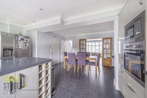 11 Beulah Road, Hornchurch, RM12 4YR