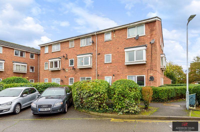 Evergreen Way, Hayes, UB3 2 bed flat £1,450 pcm (£335 pw)