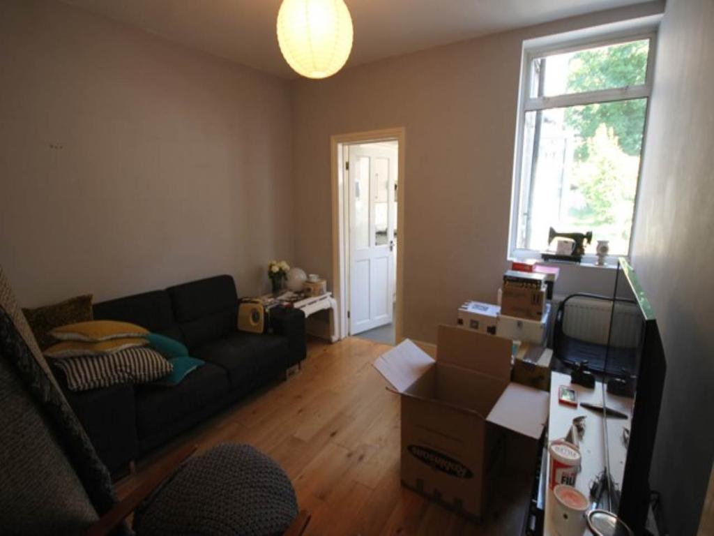 Eden Road, Walthamstow, London 3 bed house £2,150 pcm (£496 pw)