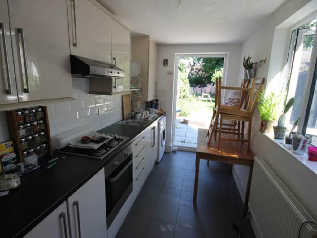 Eden Road, Walthamstow, London 3 bed house £2,150 pcm (£496 pw)