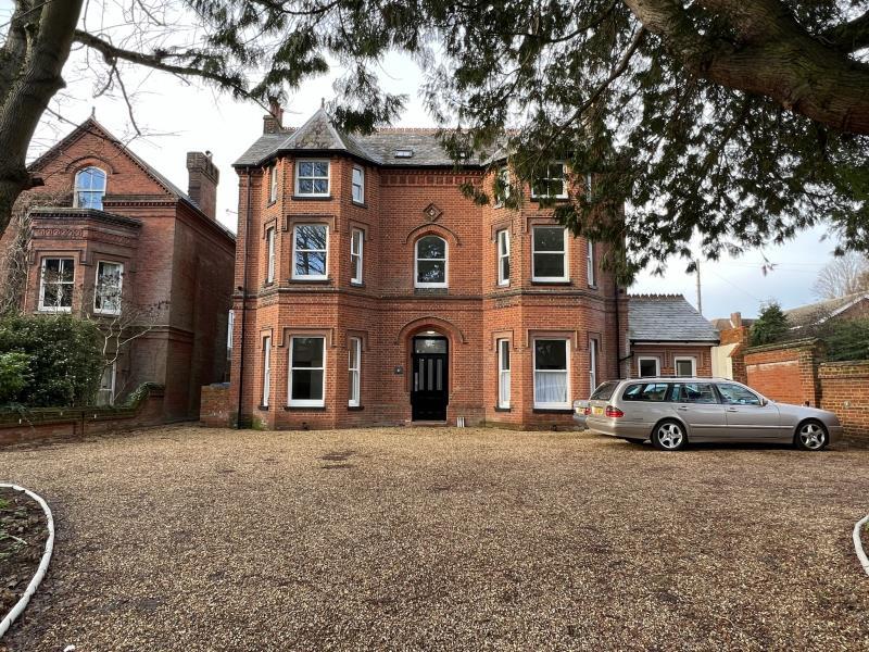 HENLEY ROAD, IPSWICH 2 bed apartment £975 pcm (£225 pw)