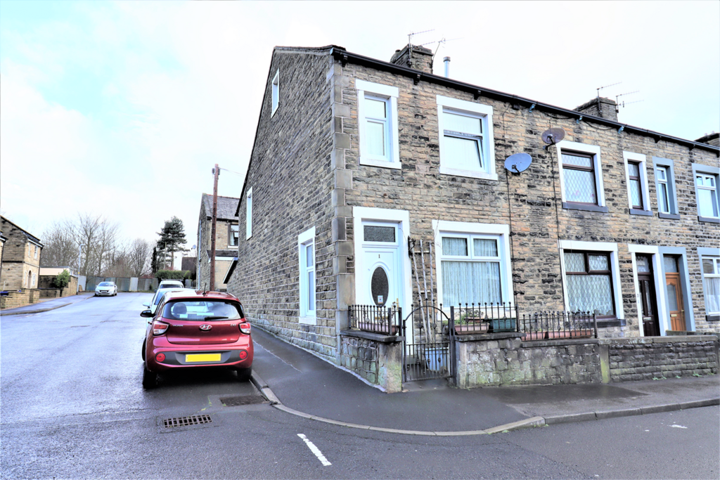 Arthur Street, Barnoldswick, BB18 3 bed end of terrace house £129,950