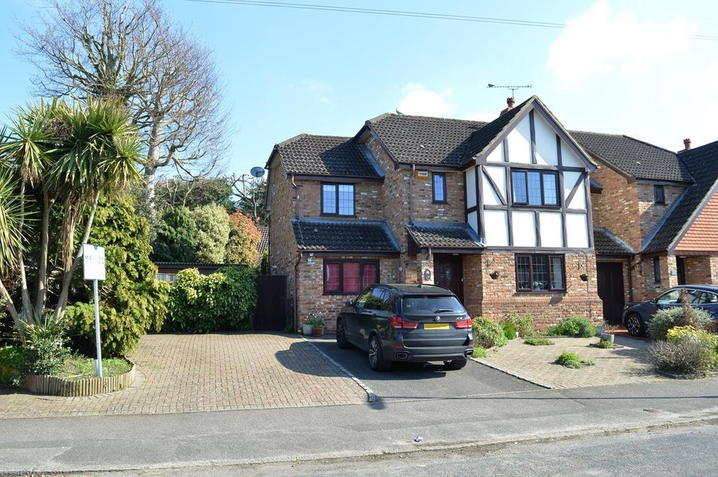 Melrose Road, Weybridge, KT13 4 bed house £3,250 pcm (£750 pw)