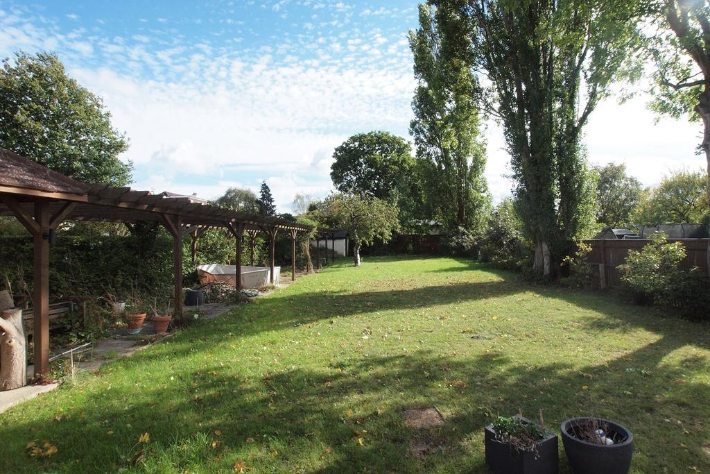 Brabourne Rise, Park Langley, Beckenham, BR3 5 bed detached house for