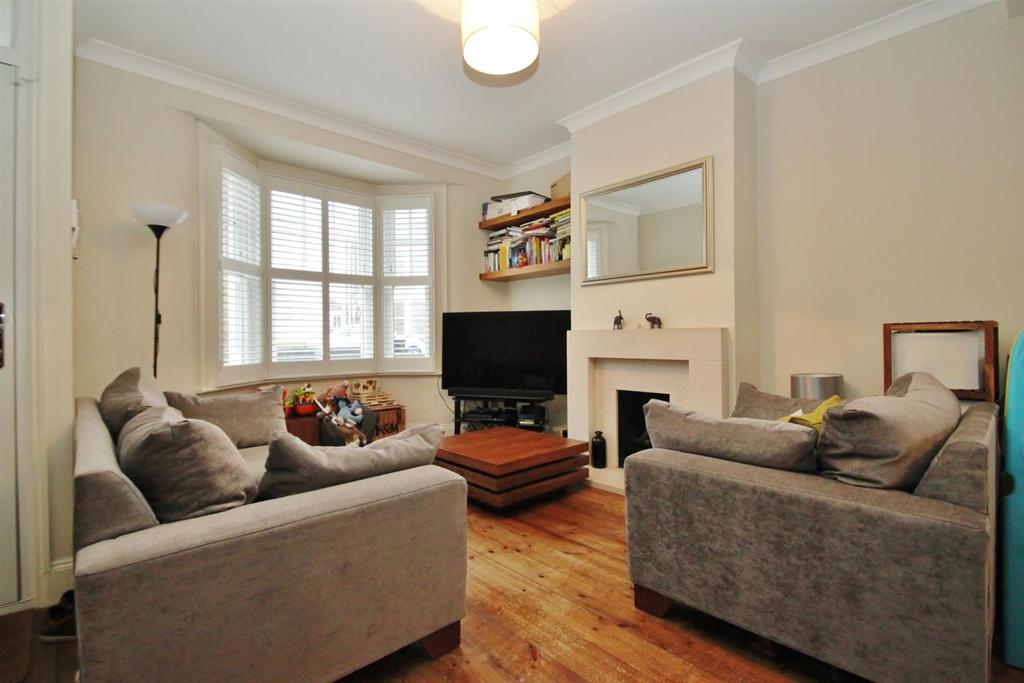 Halstead Road, Wanstead 2 bed terraced house £1,950 pcm (£450 pw)