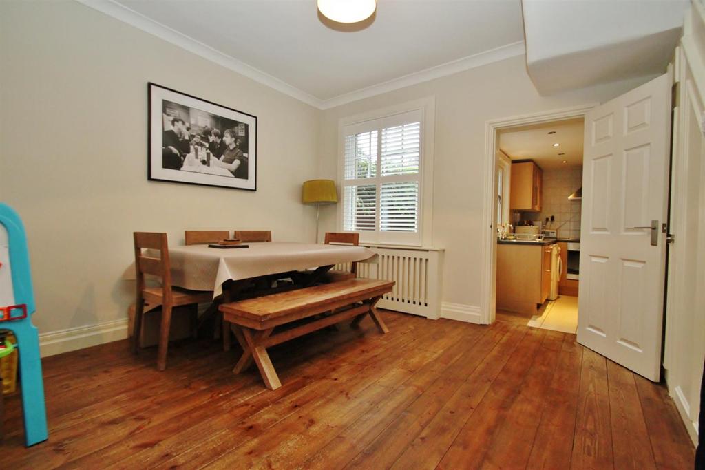 Halstead Road, Wanstead 2 bed terraced house £1,950 pcm (£450 pw)