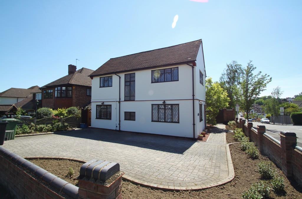 Beresford Drive, Woodford Green 4 bed detached house £1,400,000