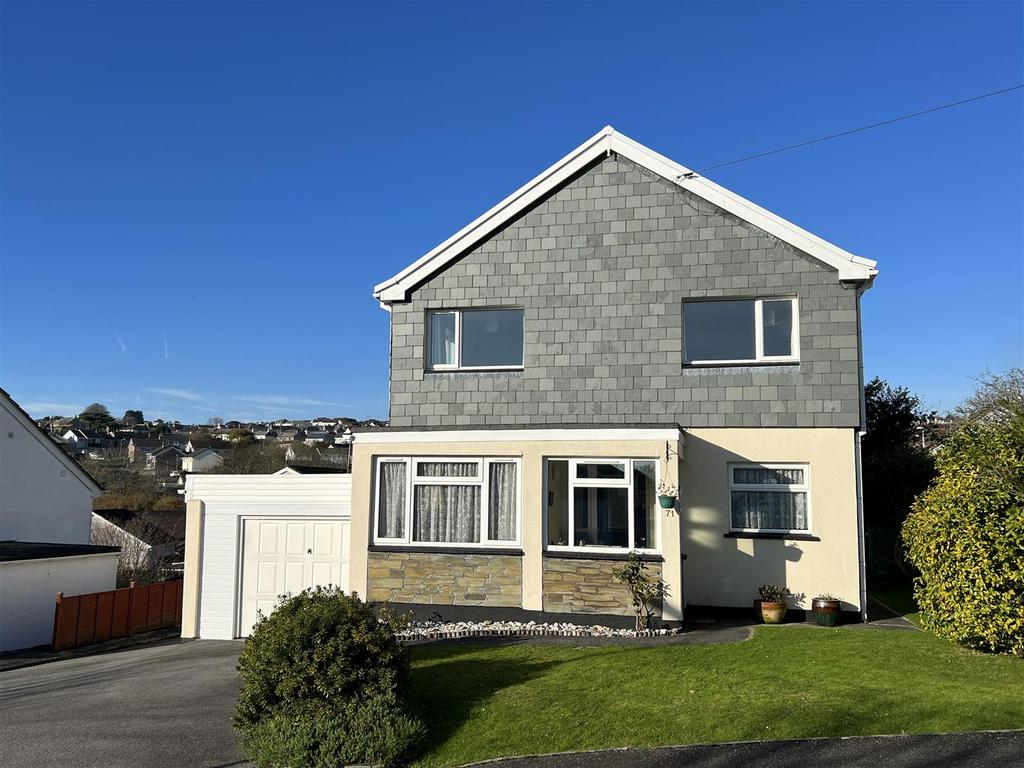 Roslyn Close, St. Austell 3 bed detached house for sale £340,000