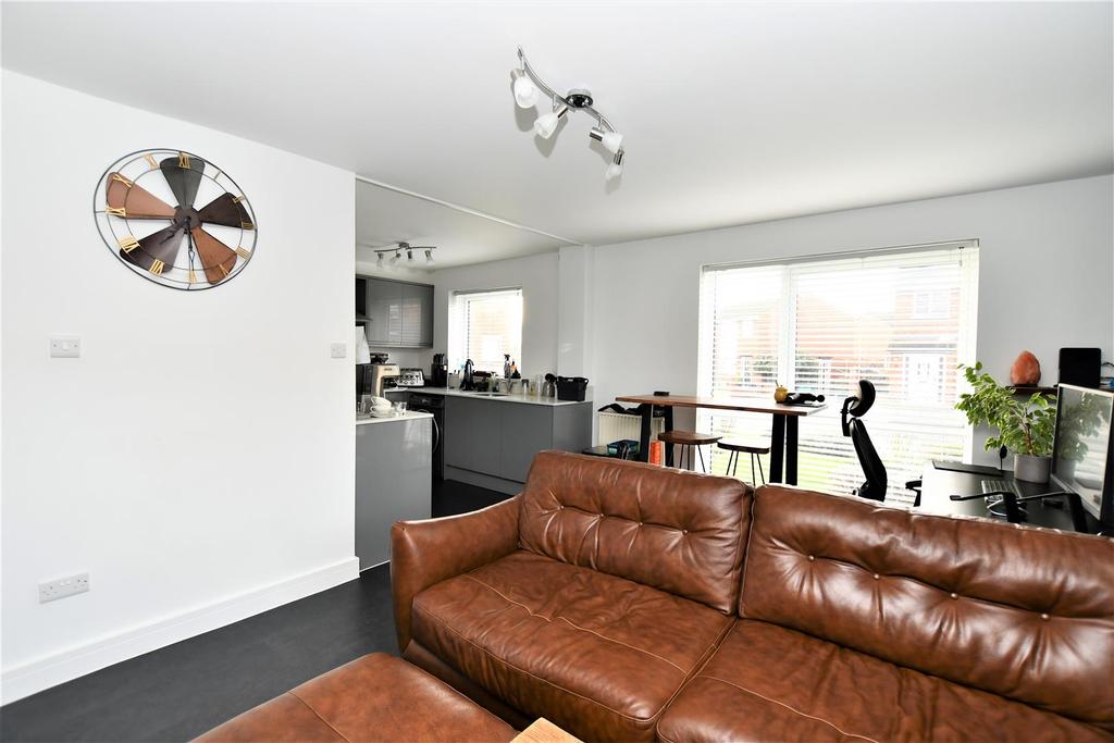 Hardwicke Place, London Colney 2 bed flat £1,000 pcm (£231 pw)