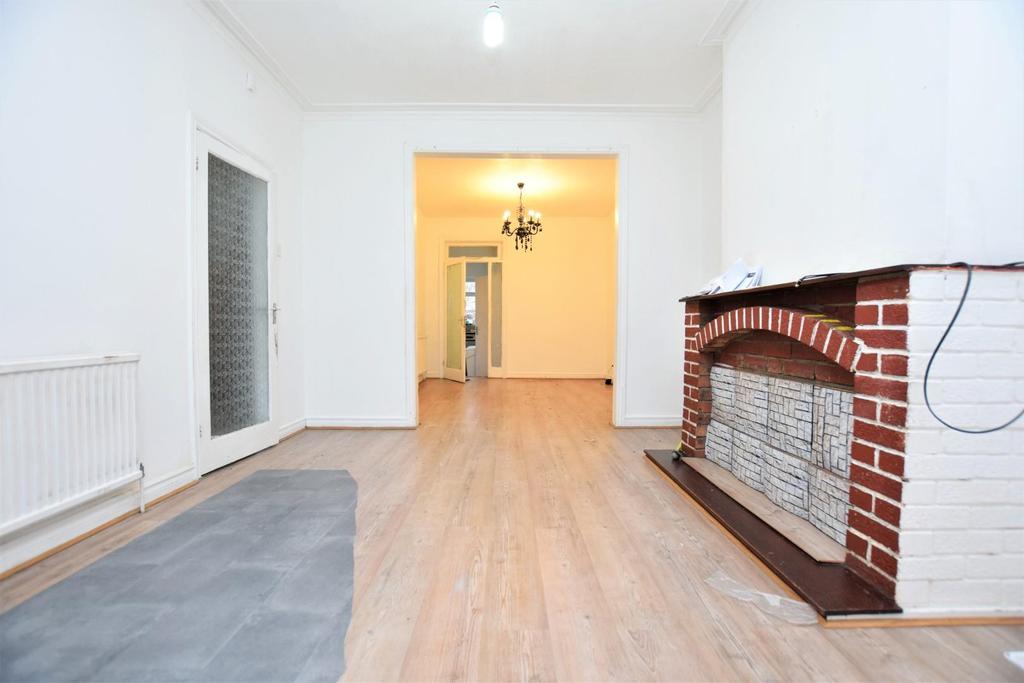 Windsor Road, Ilford, IG1 3 bed terraced house £1,800 pcm (£415 pw)