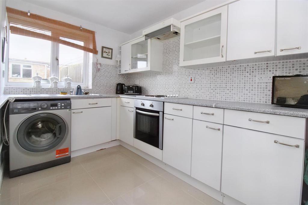 Robin Way, Chelmsford 3 bed terraced house for sale £375,000