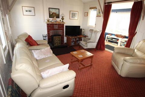 2 bedroom chalet for sale, Humberston Fitties, Humberston, Grimsby, N.E. Lincs, DN36 4EU