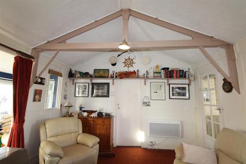 2 bedroom chalet for sale, Humberston Fitties, Humberston, Grimsby, N.E. Lincs, DN36 4EU