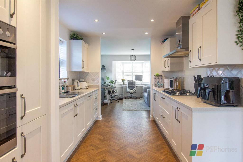 Kitchen towards Family Room