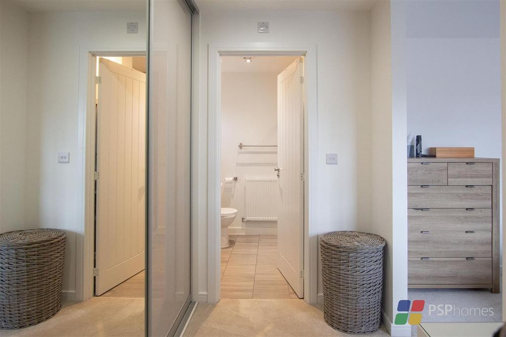 Dressing Room to Ensuite
