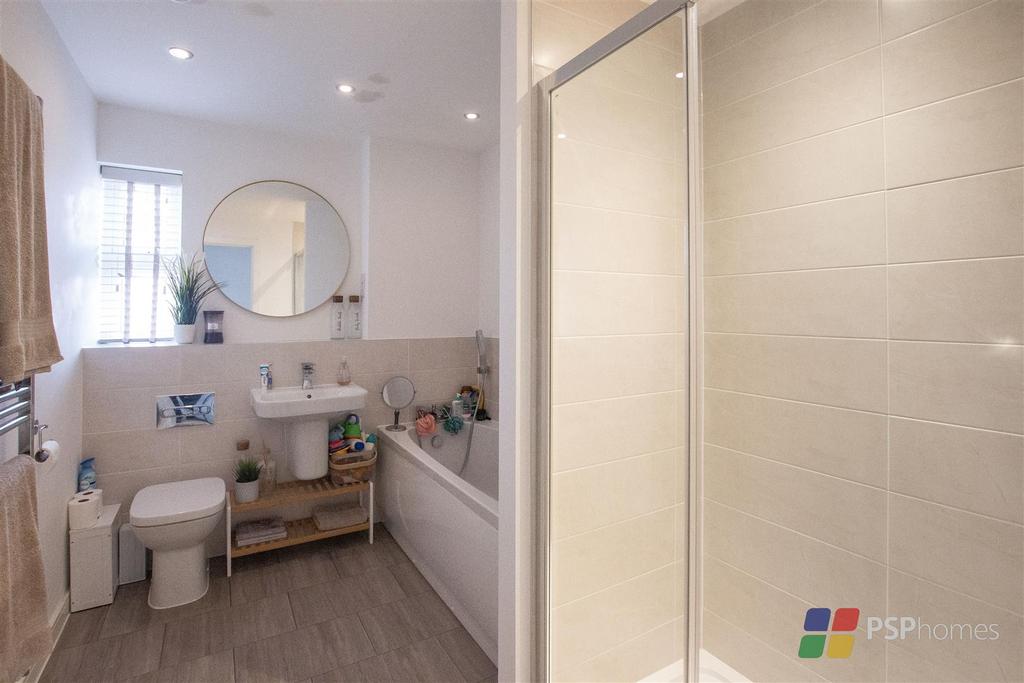 Family Bathroom with Shower