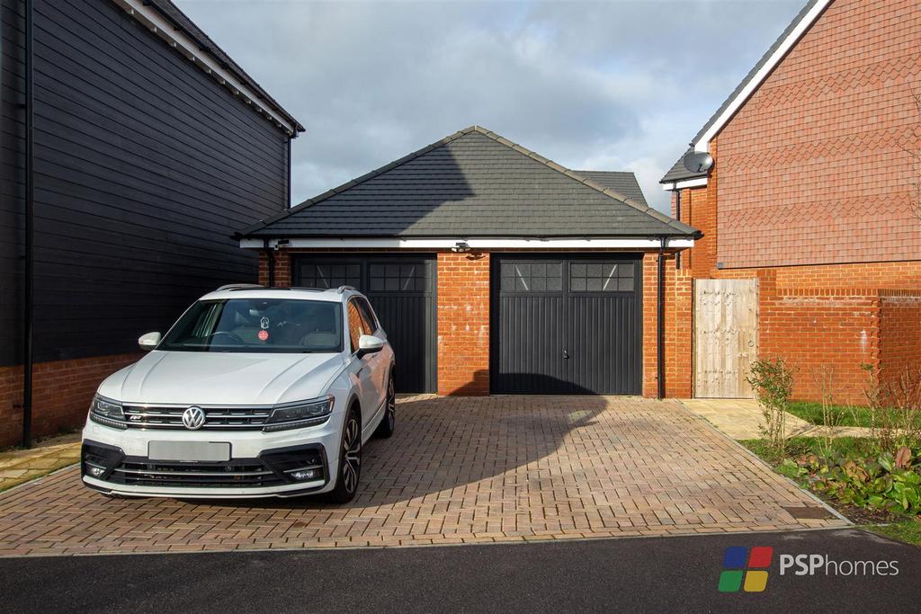 Double Garage &amp; Driveway
