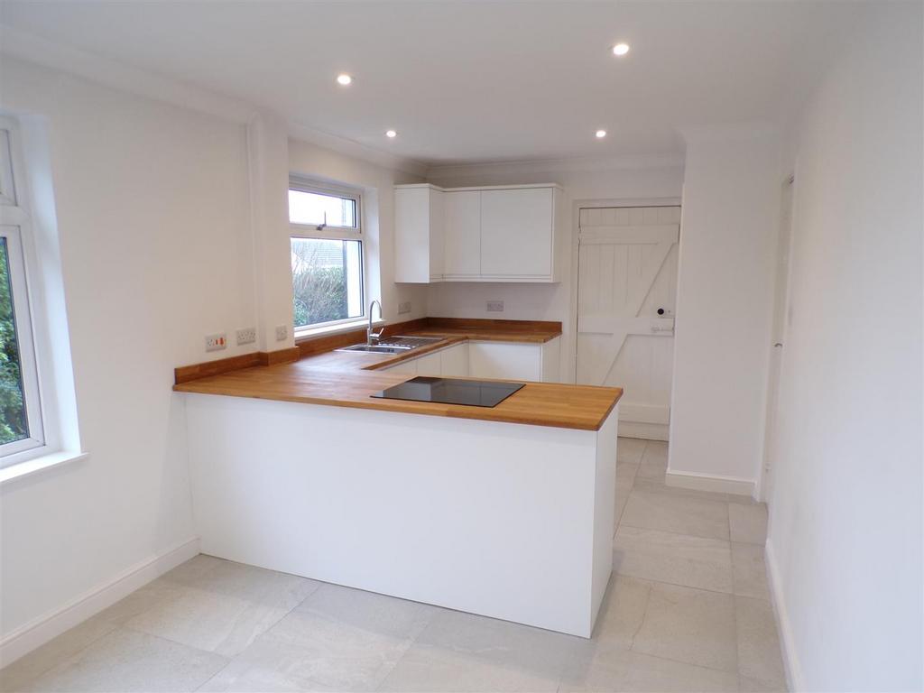 Kitchen2.JPG