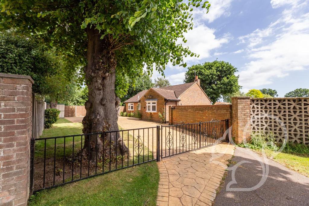 Cherrywood Drive, Colchester 3 bed bungalow £450,000