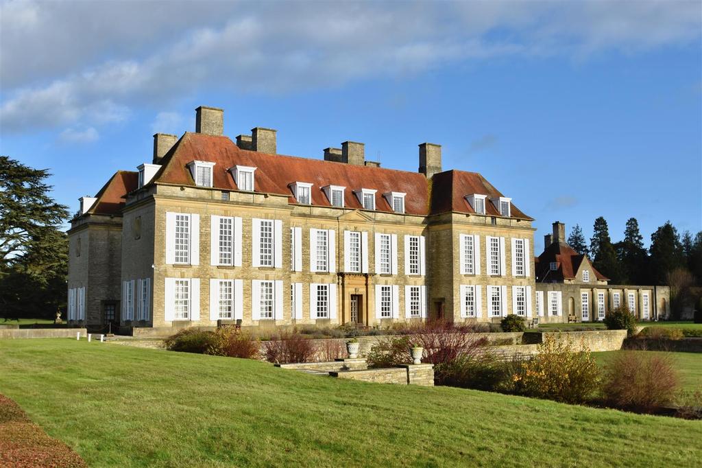 Middleton Park, Middleton Stoney, Bicester 2 bed apartment to rent £