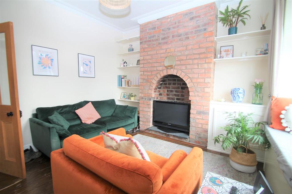 Victoria Road, Harborne, Birmingham, B17 0AE 2 bed terraced house £